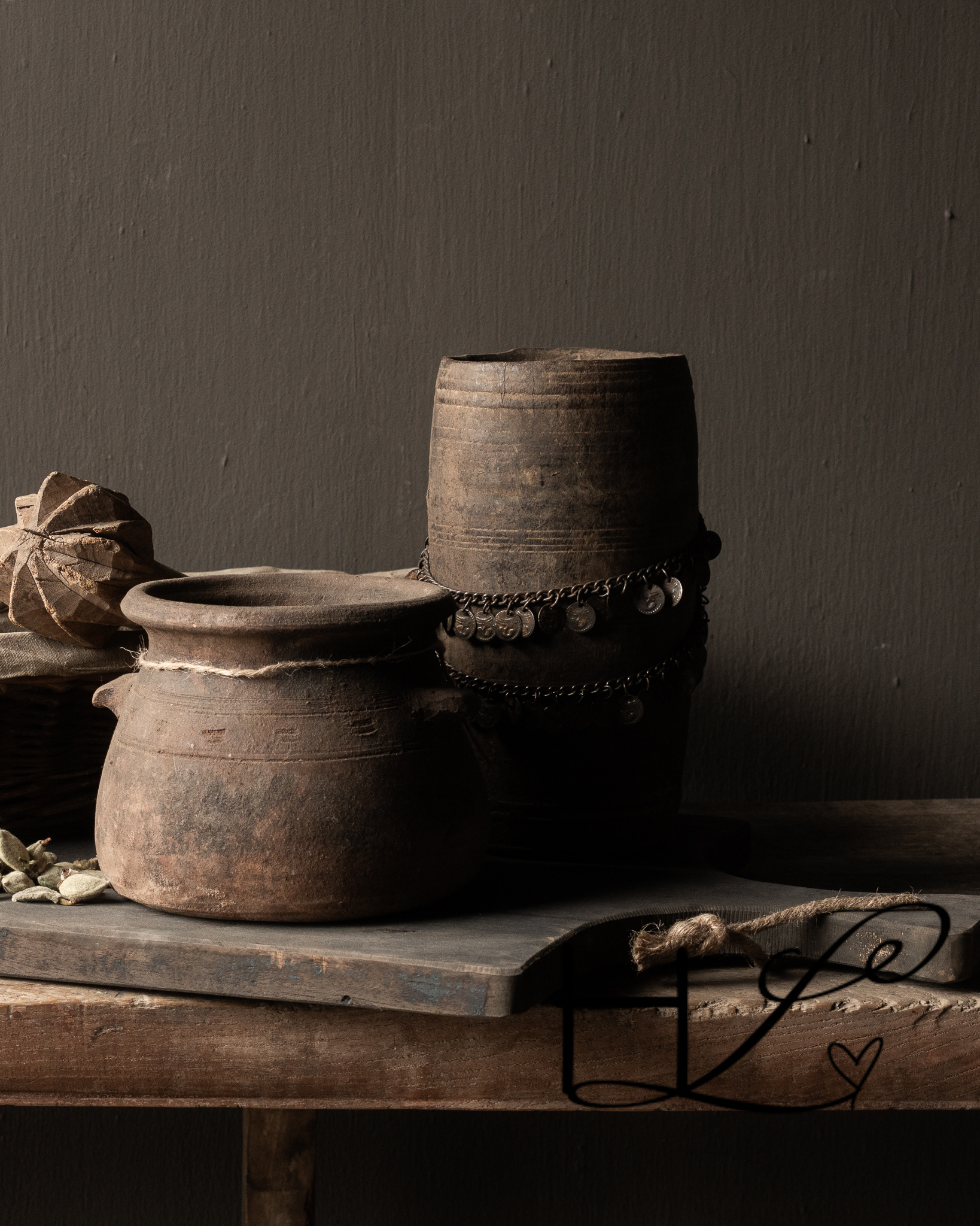 Originele Oude houten Nepalese Kruik /Pot met ketting-3