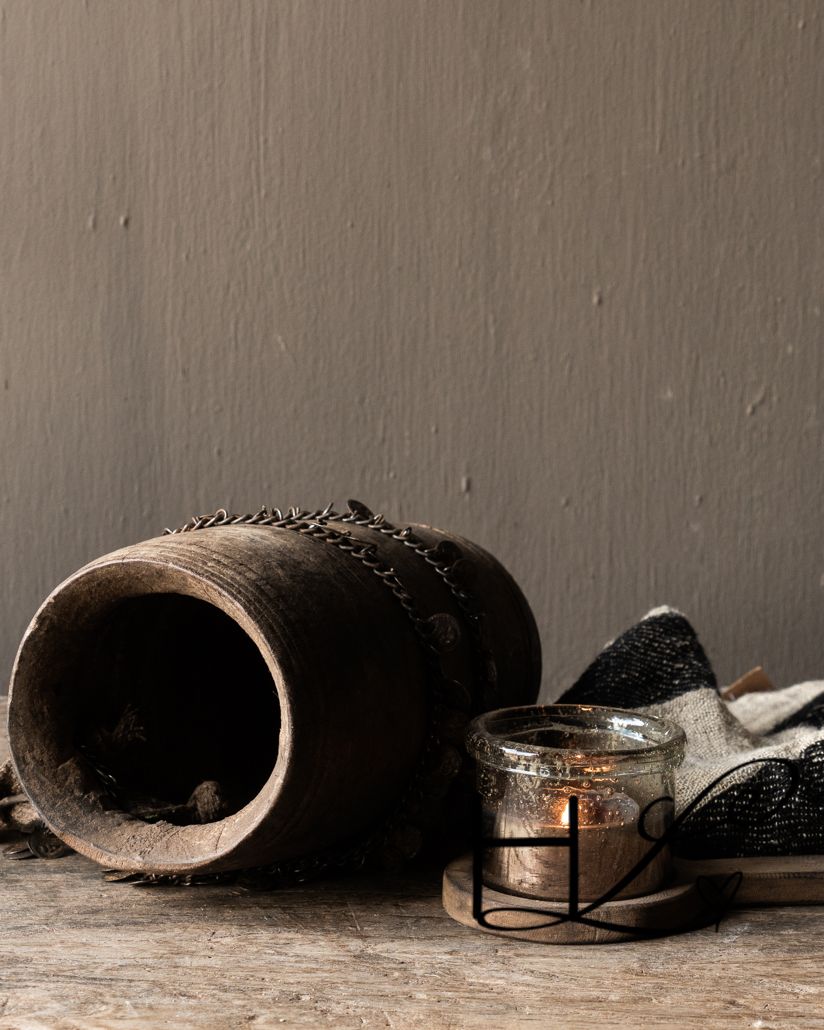 Originele Oude houten Nepalese Kruik /Pot met ketting-7