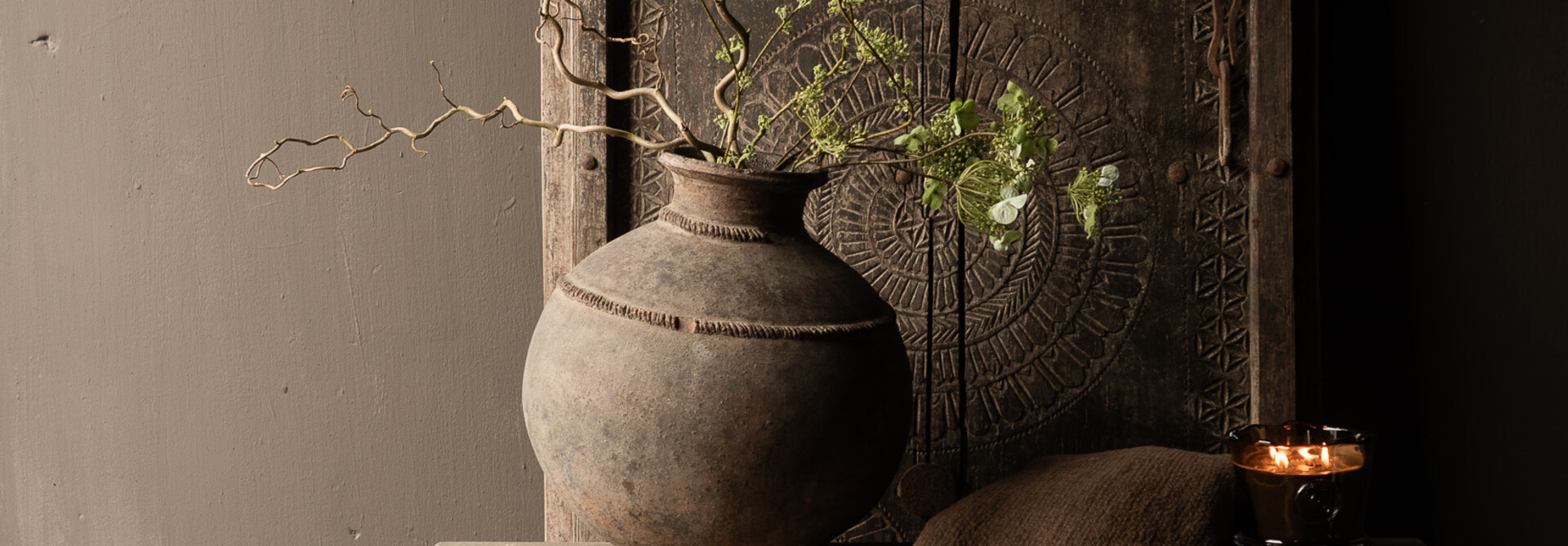 Stoer houten Luik uit oud gebouw in India