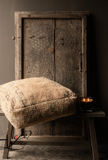 Marokkanisches Berberkissen in sanften Pastellfarben