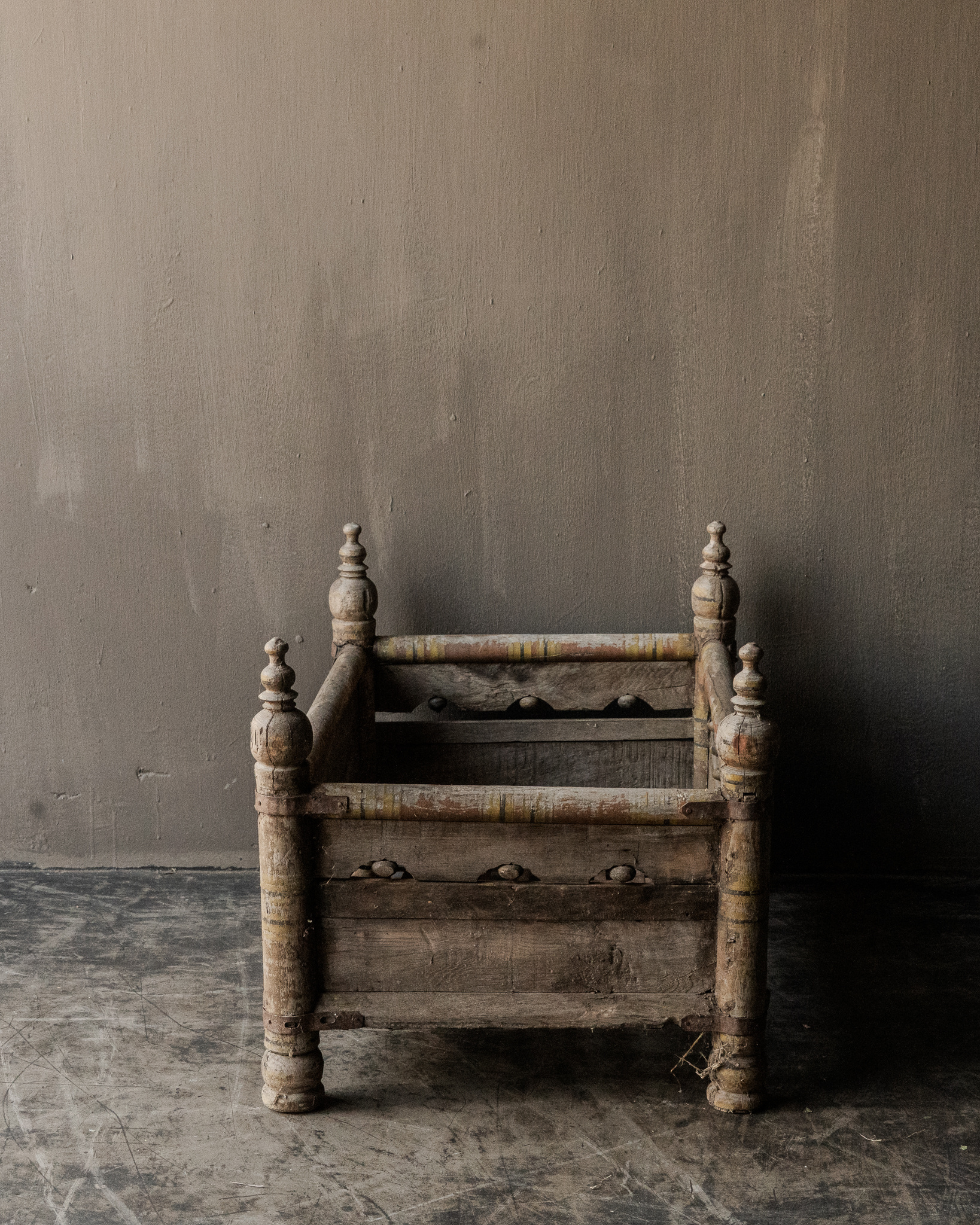 Antiek houten kinder ledikantje India-4