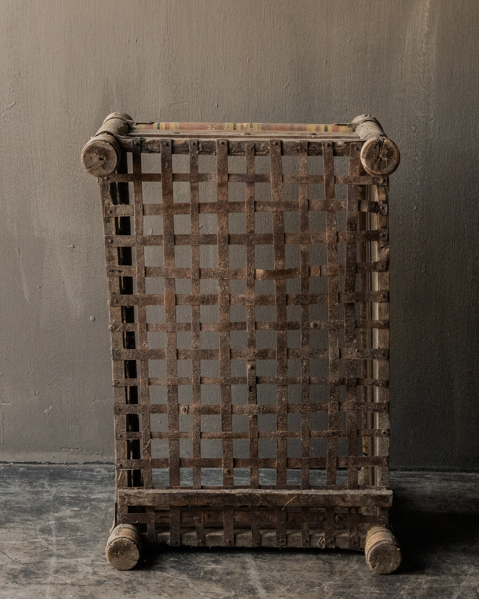 Antiek houten kinder ledikantje India-6