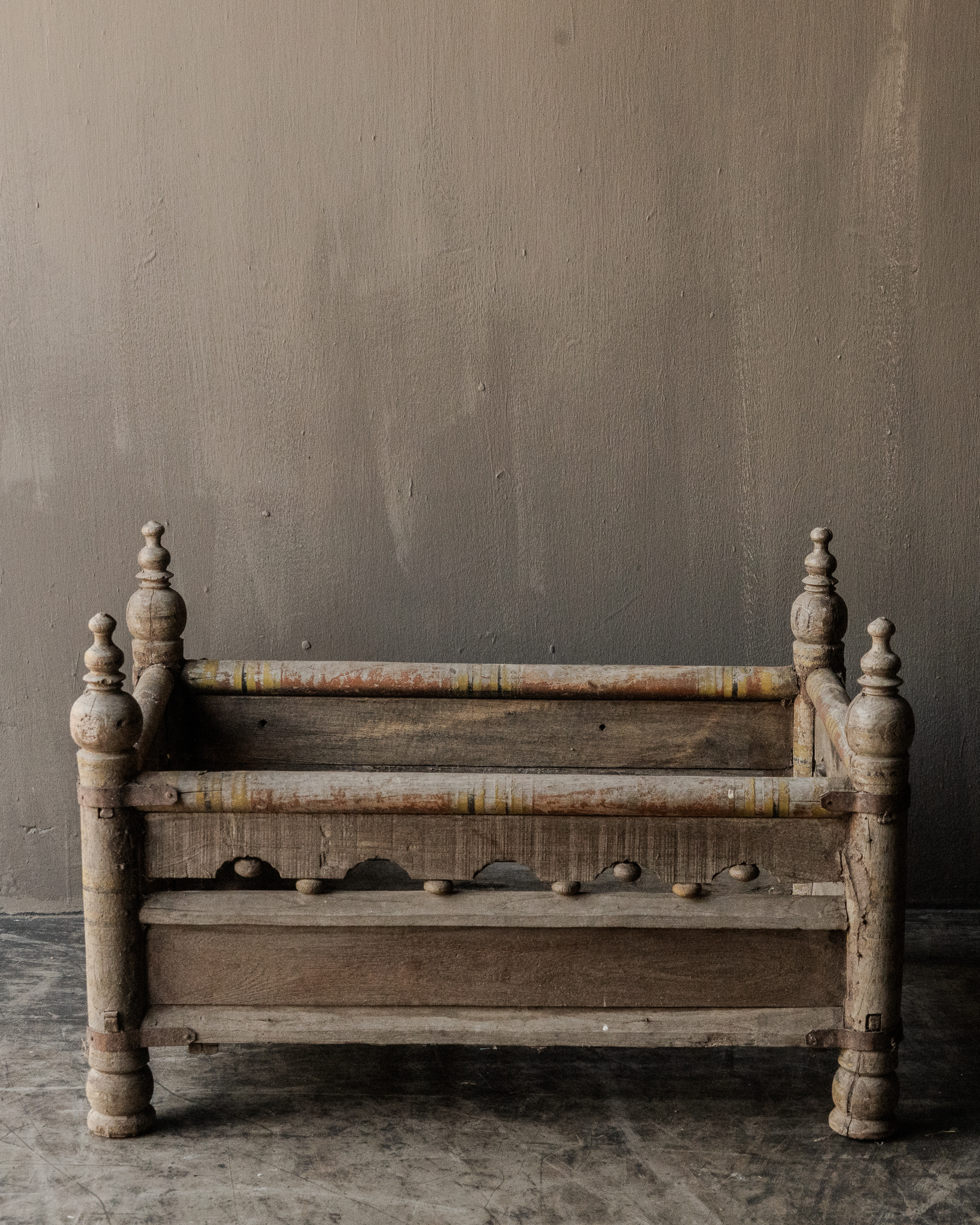 Antiek houten kinder ledikantje India-7