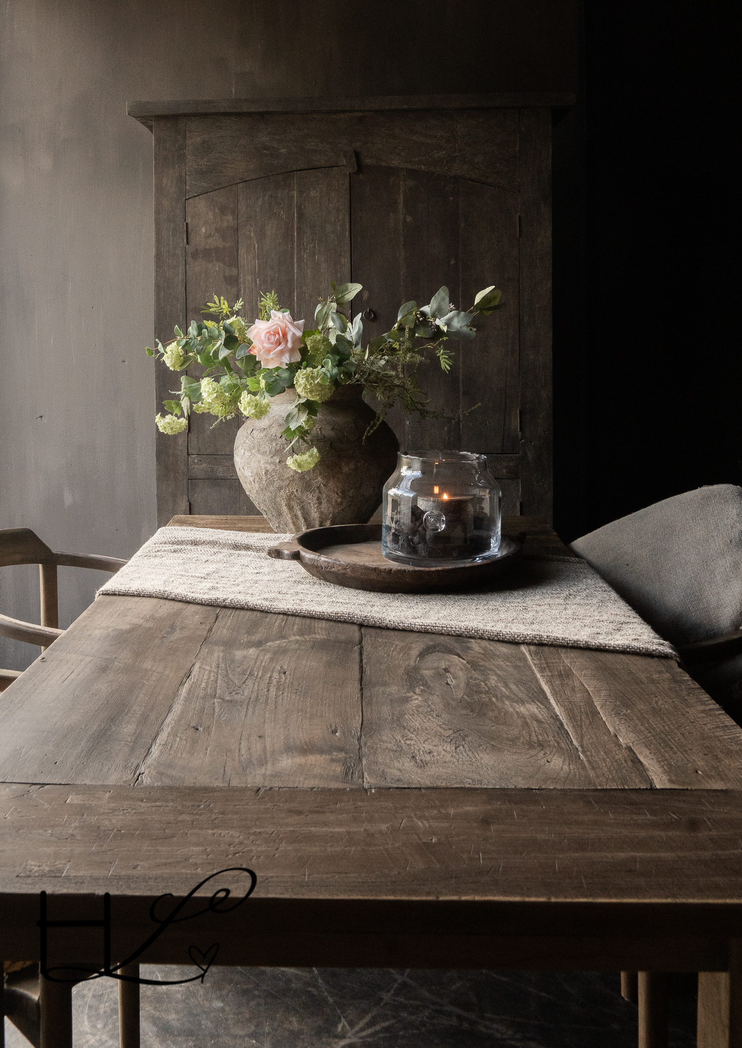 Stabiler alter Esstisch aus Holz-6