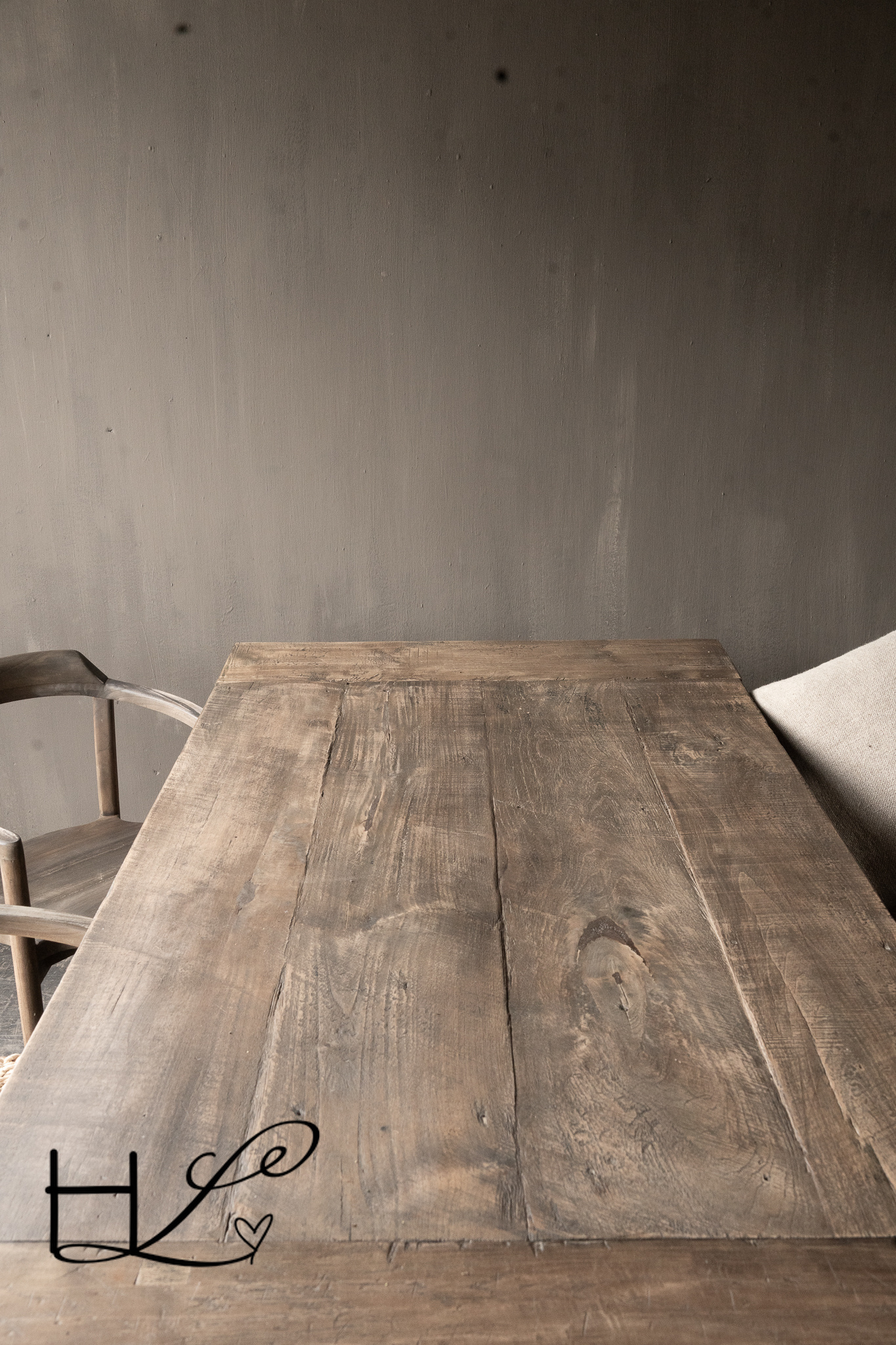 Stabiler alter Esstisch aus Holz-7