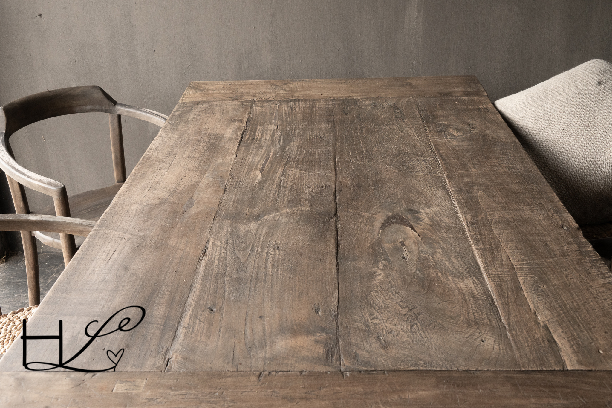 Stabiler alter Esstisch aus Holz-8