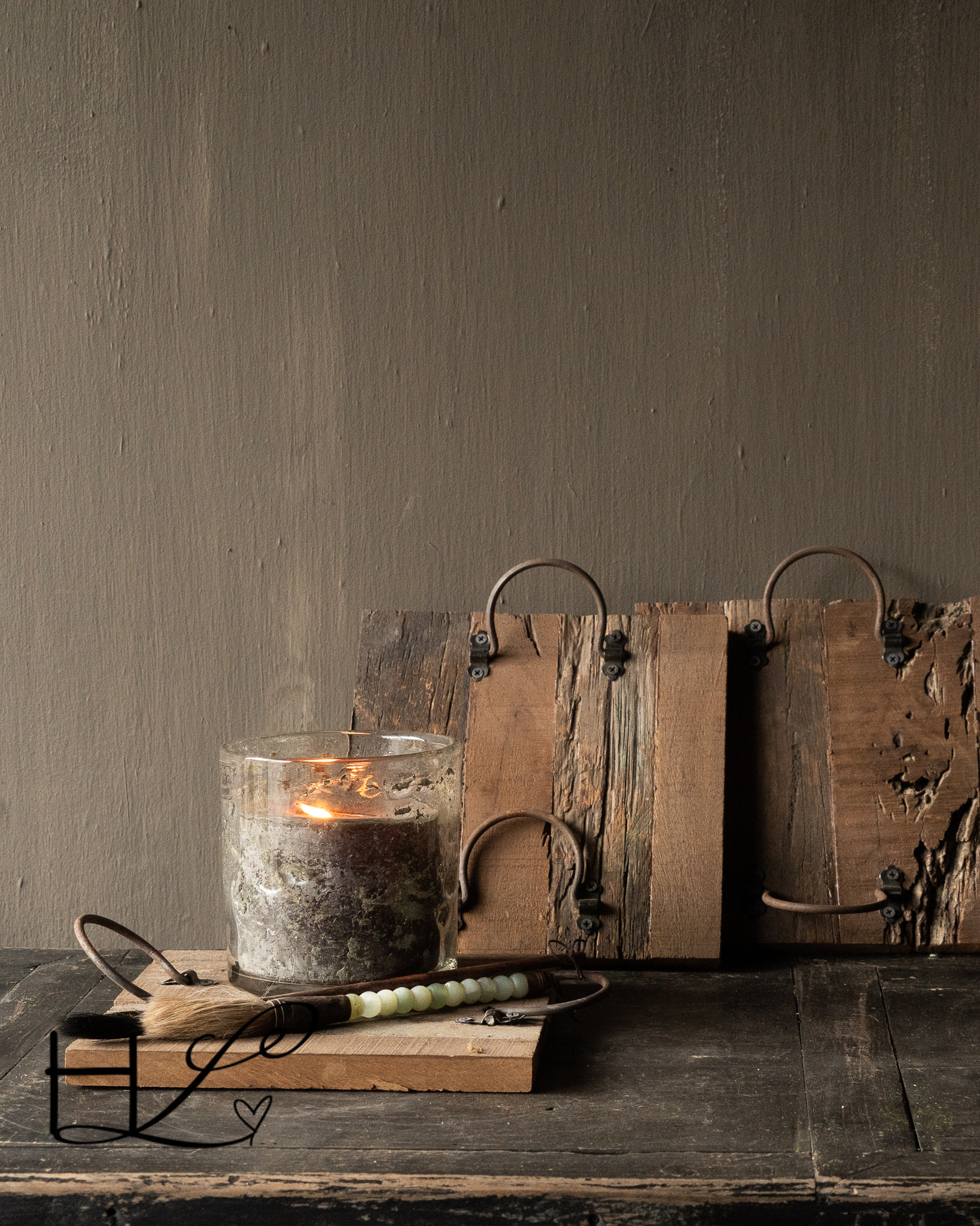 Servierbrett aus Altholz mit Eisengriffen-1