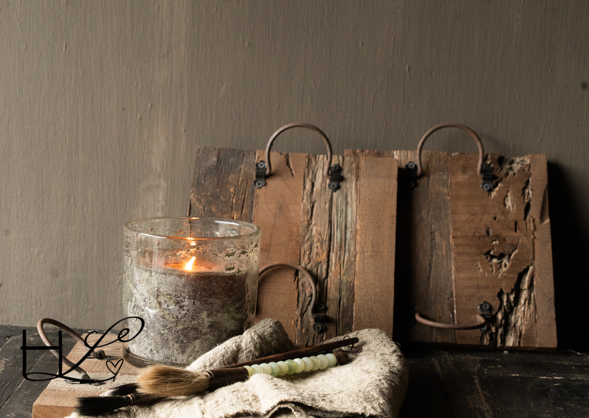 Servierbrett aus Altholz mit Eisengriffen-2