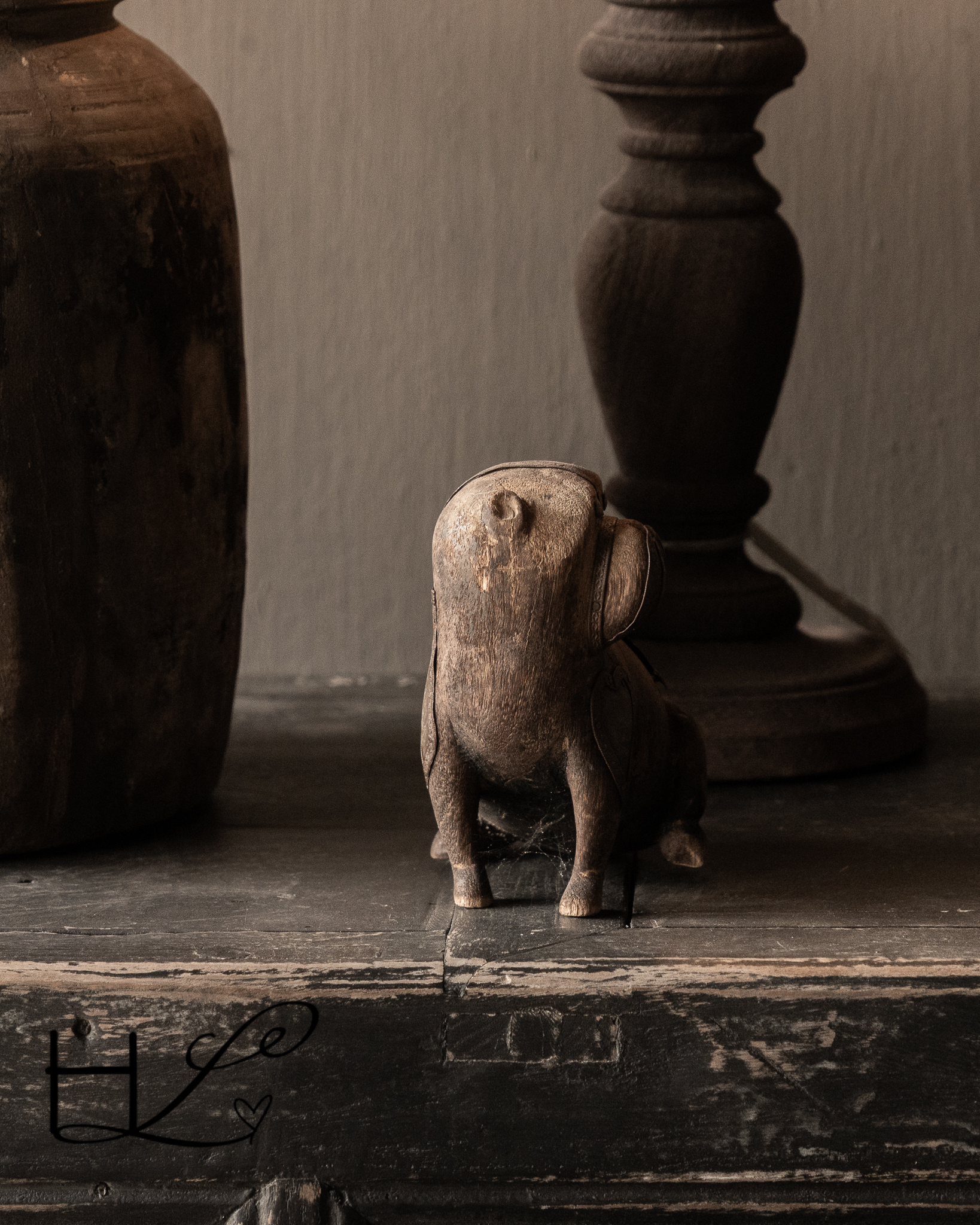 Einzigartiger Schutzhund aus Holz – handgeschnitzt aus Indien/Nepal-6