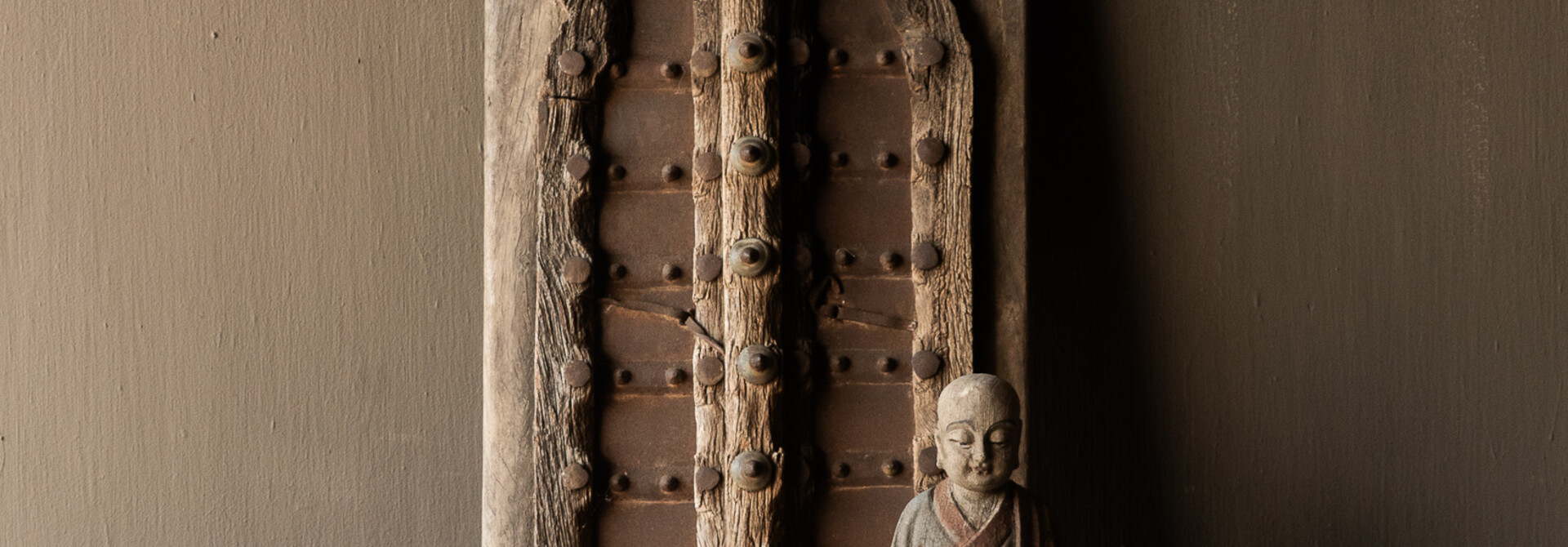 Altes Holzfensterpaneel aus Indien