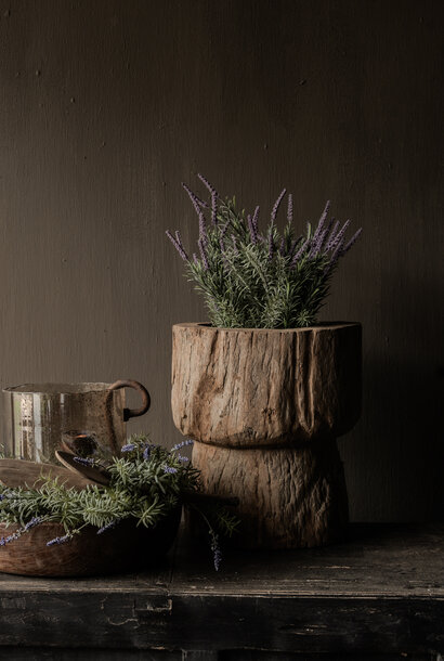 oude houten vijzel (ook wel “mortar” of “molenvat” genoemd)