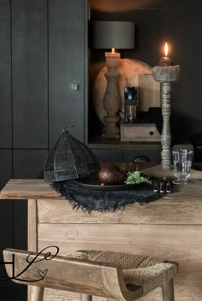 Cool round place mats in black or warm gray