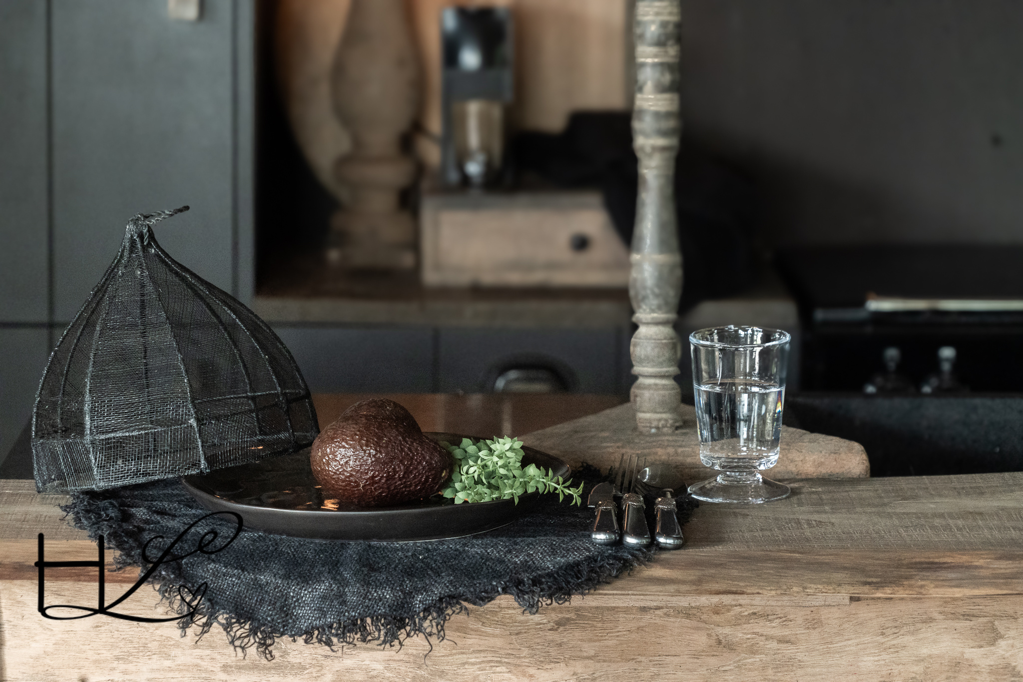 Coole runde Tischsets in Schwarz oder warmem Grau-5