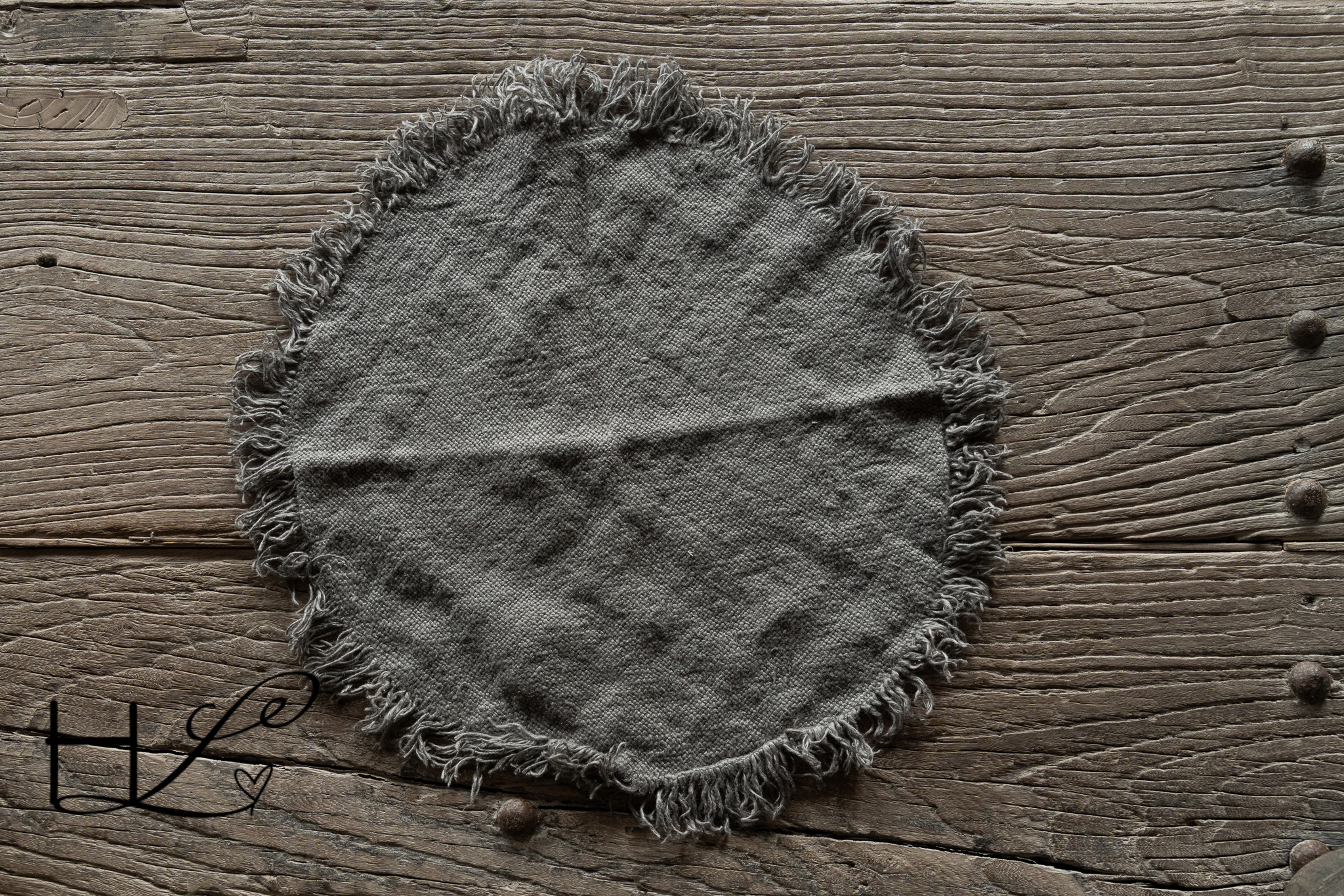 Coole runde Tischsets in Schwarz oder warmem Grau-6