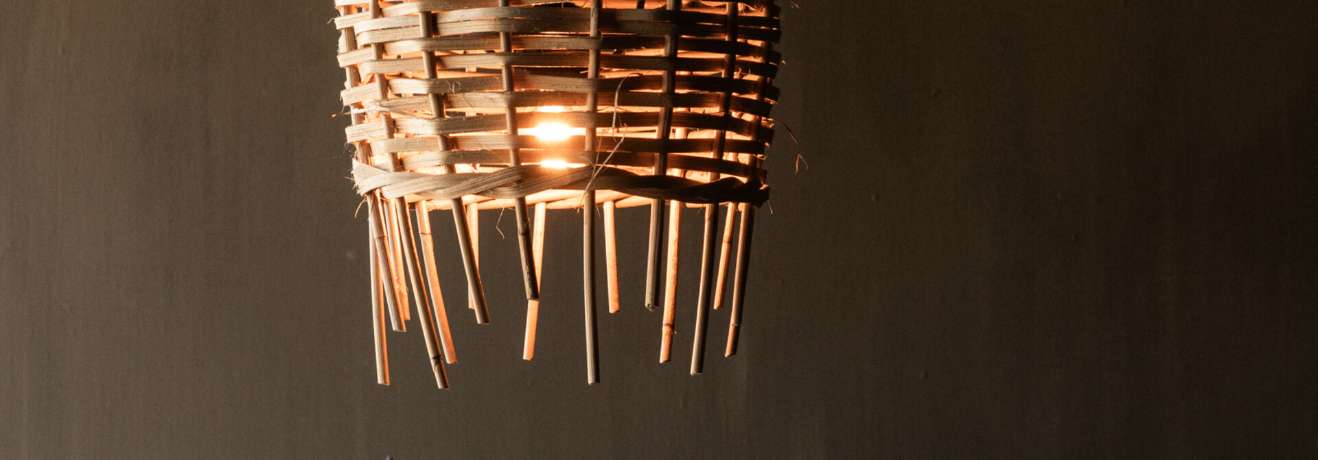 Rattan Hängelampe 23x30 cm – Handgefertigt & stimmungsvoll