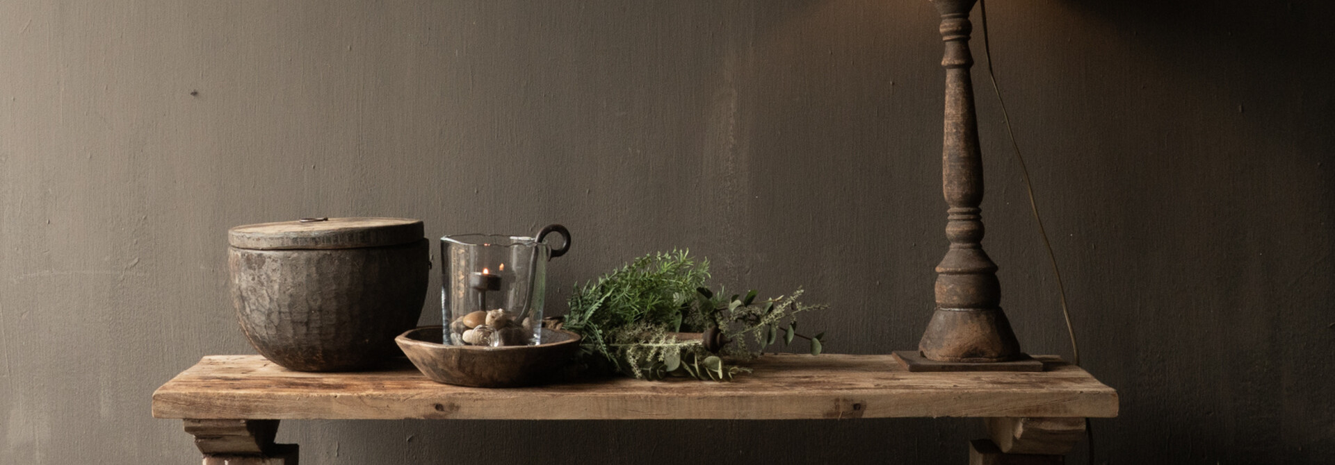 Authentiek Uniek oud smal Sidetable /Muurtafel