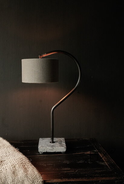 Ijzeren Buro /tafellamp   op natuurstenen voetje