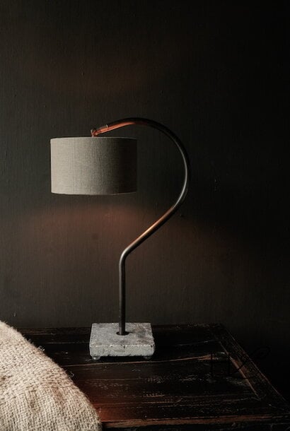 Schreibtisch-/Tischlampe aus Eisen auf einem Natursteinsockel