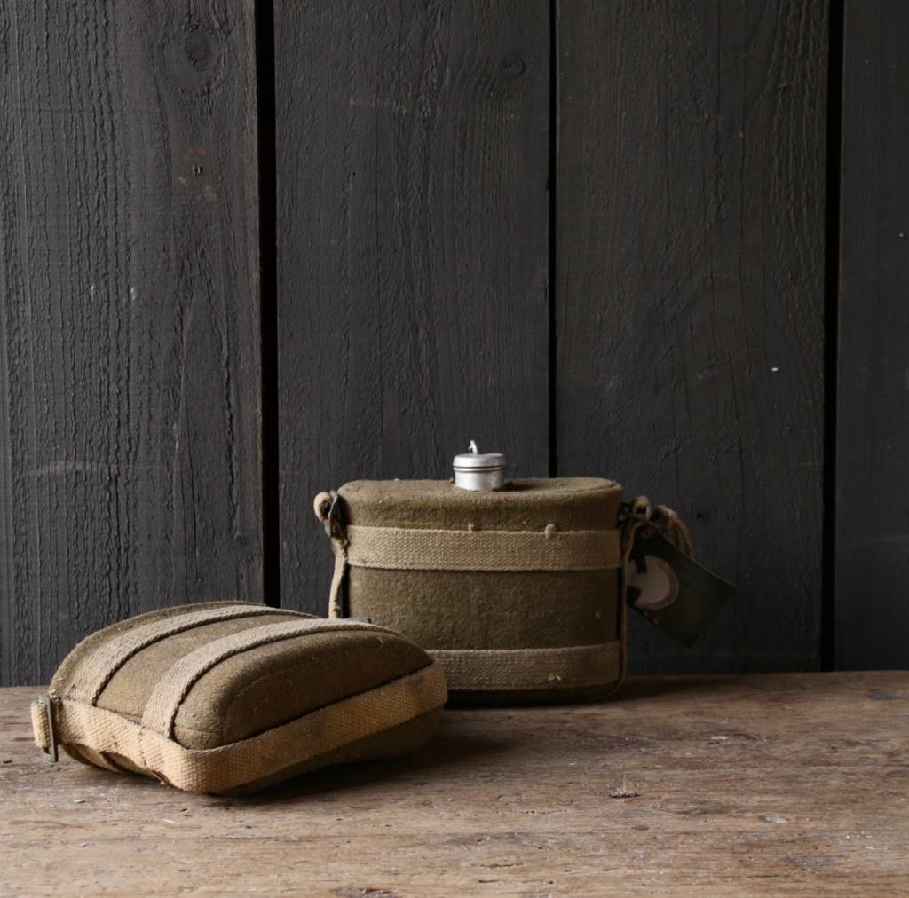 Oude gebruikte veldfles-1