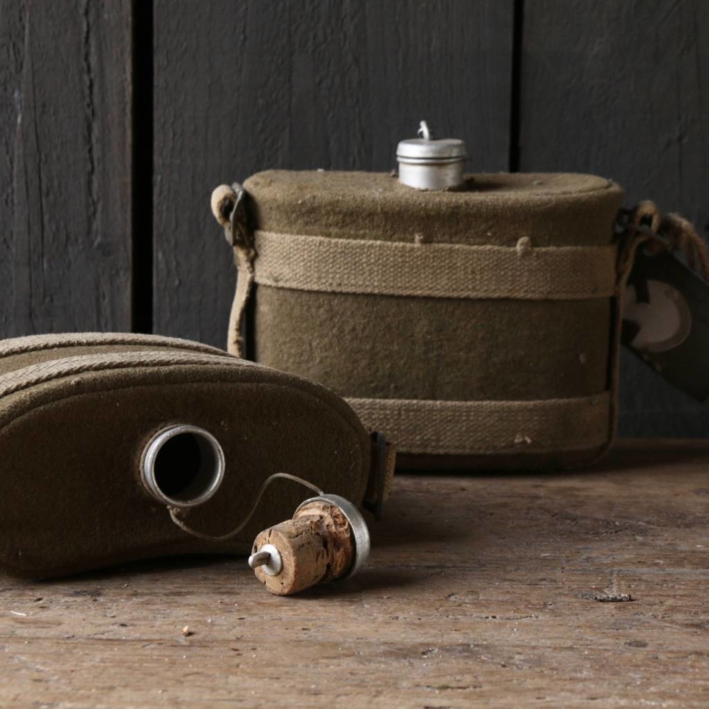 Oude gebruikte veldfles-4