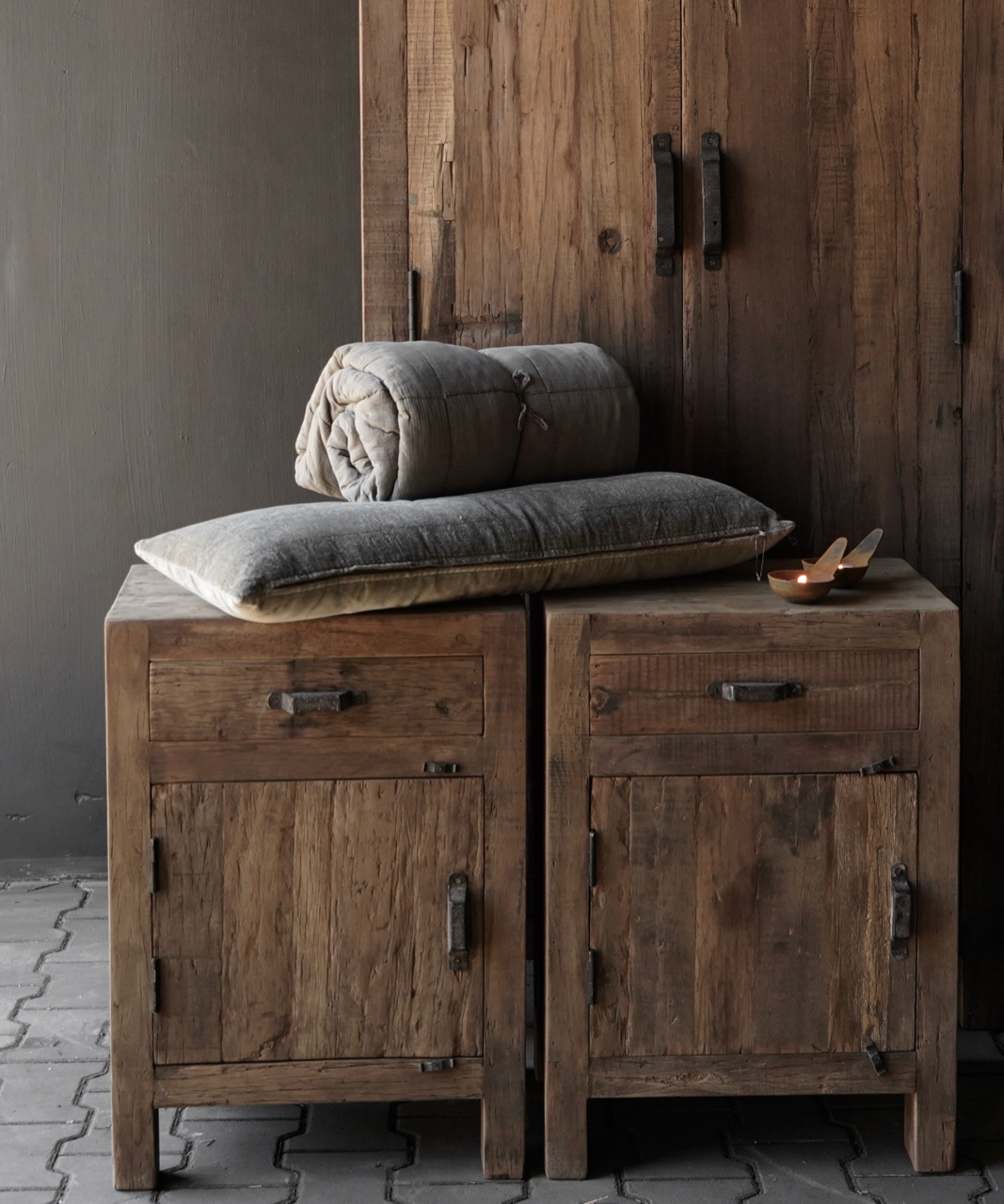 Alte Kommode aus Treibholz-1