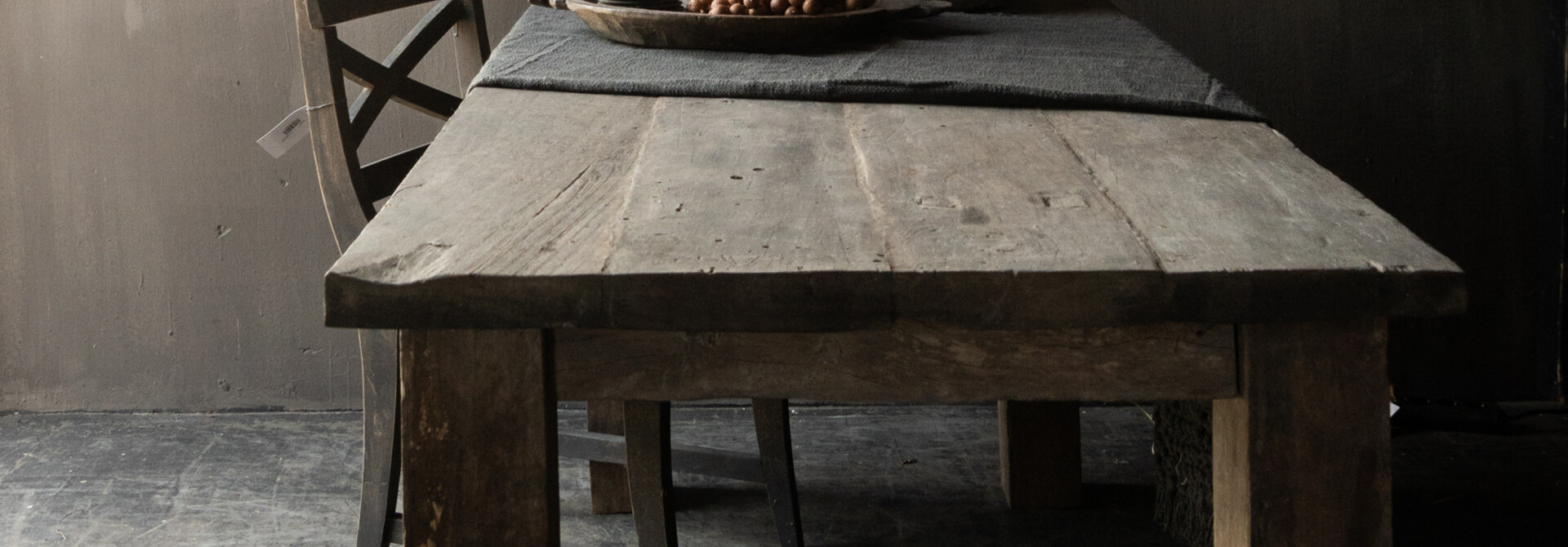 Sturdy old wooden old farm dining table Aura Peeperkorn