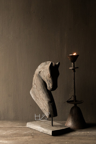 Vintage handgemaakt  oud houten paarden hoofd  op houten statief