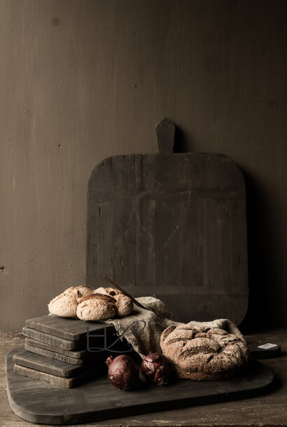 Old wooden serving/bread board Aura Peeperkorn