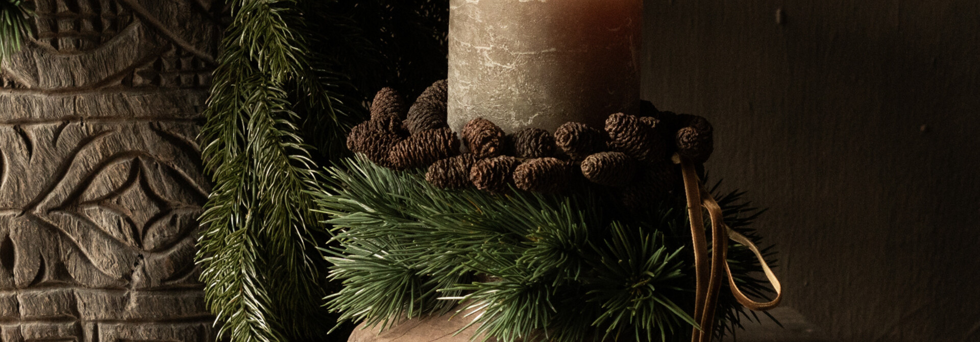 Alter hölzerner Poer-Kerzenständer aus Indien – Authentisch & Einzigartig