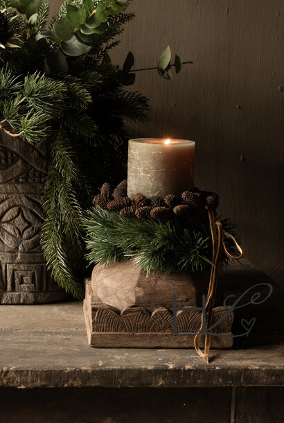 Oude Authentieke Houten Poer – unieke sokkelkandelaar