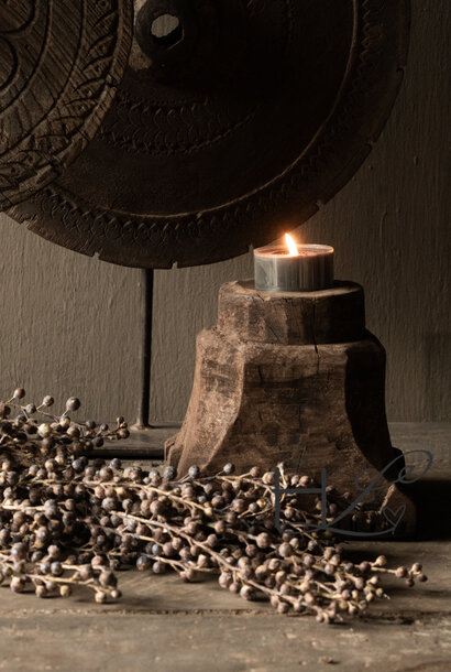 Alter authentischer Holzsockel – einzigartiger Kerzenständer