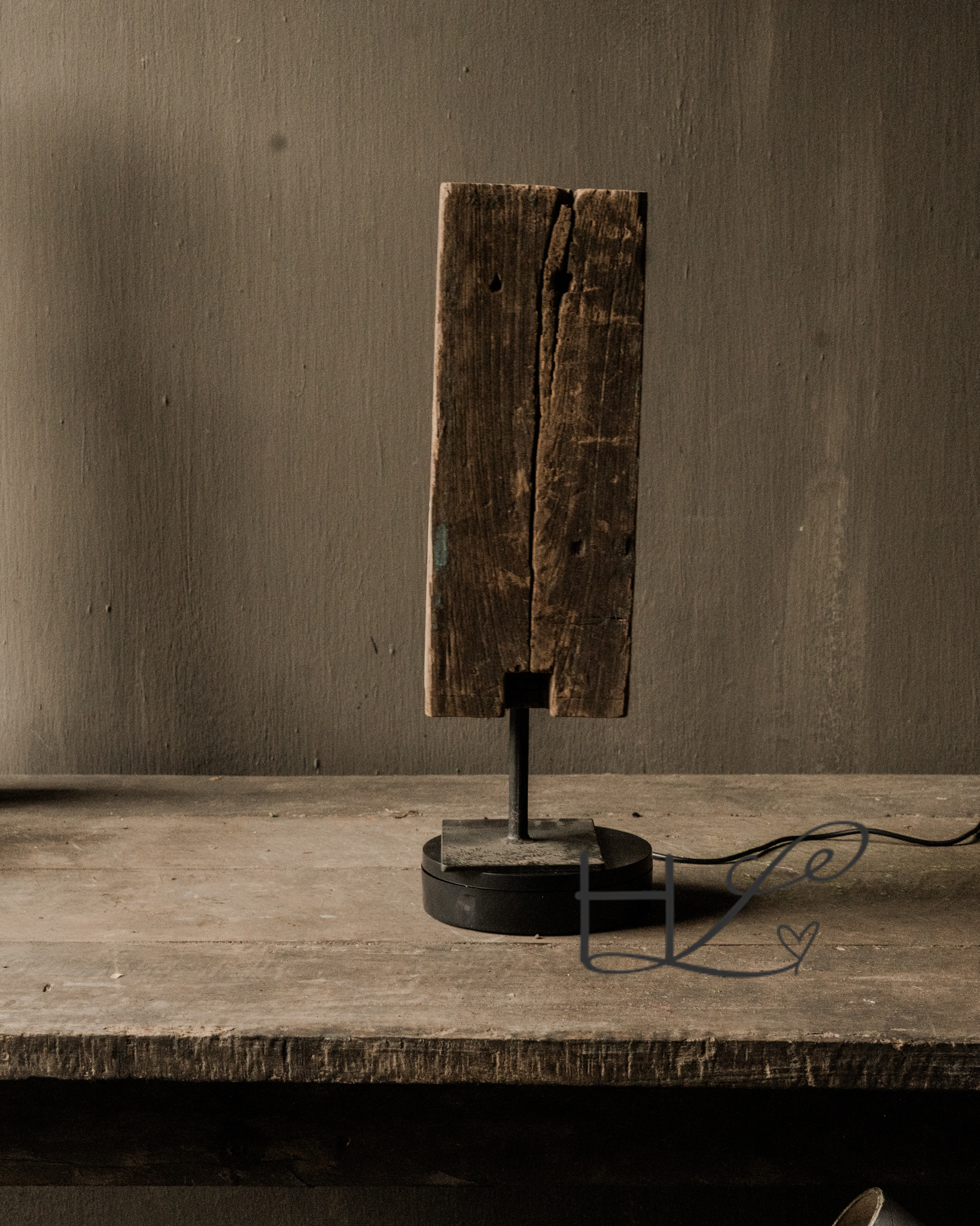 authentieke houten ornament op ijzeren voet-4