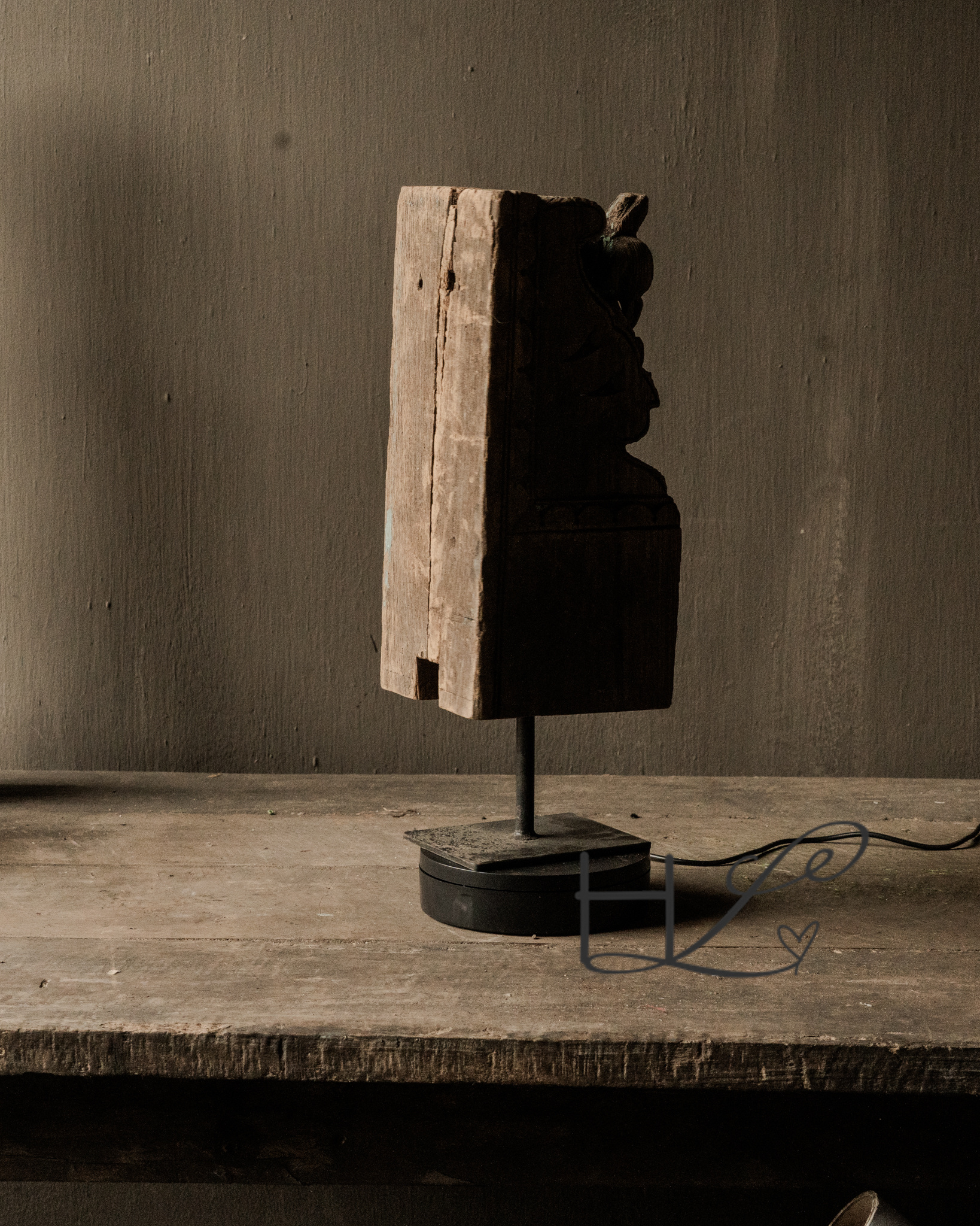 authentieke houten ornament op ijzeren voet-6