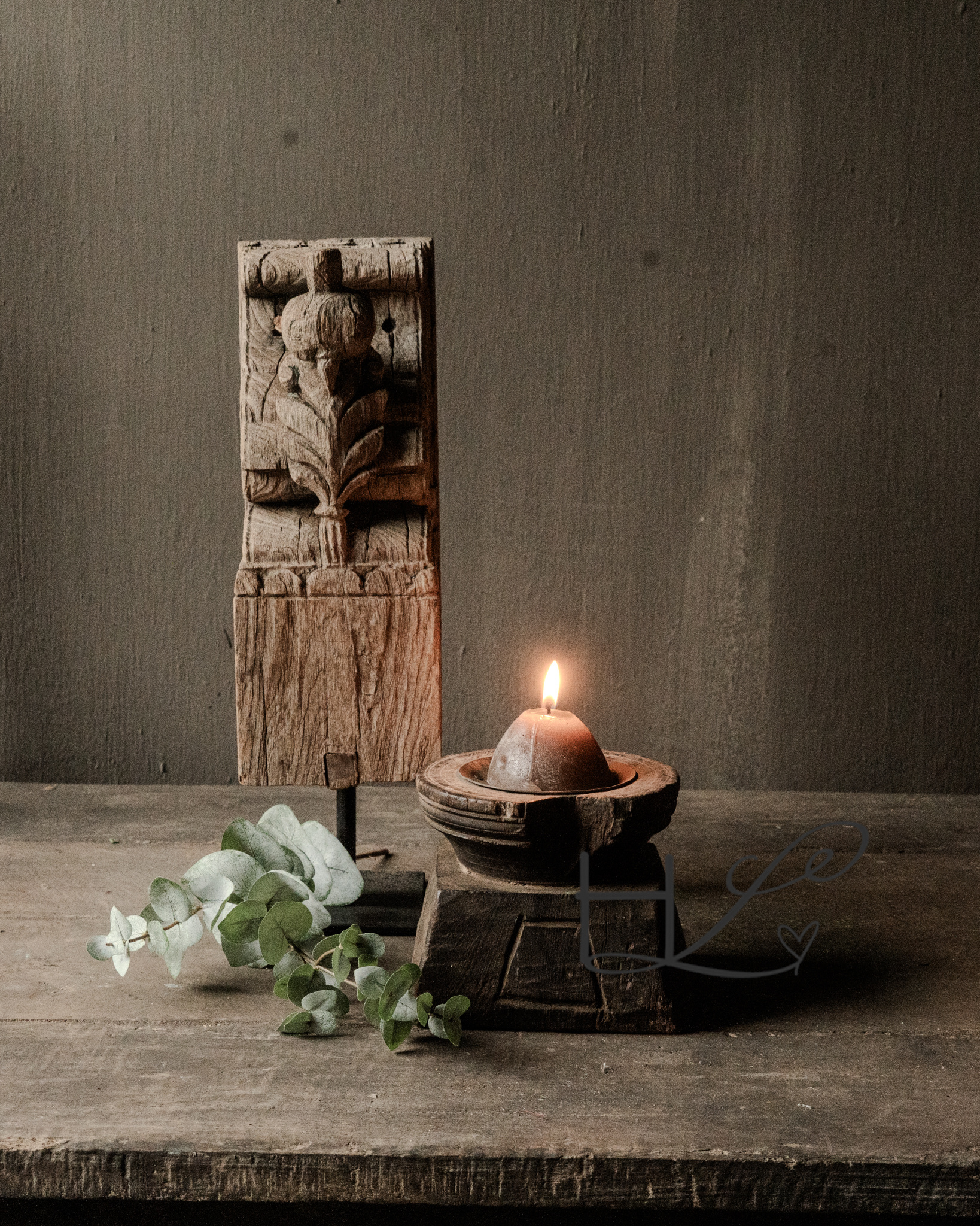 authentieke houten ornament op ijzeren voet-8