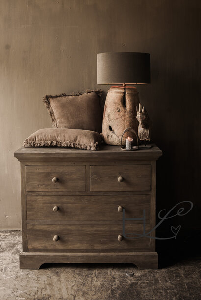 Wooden chest of drawers