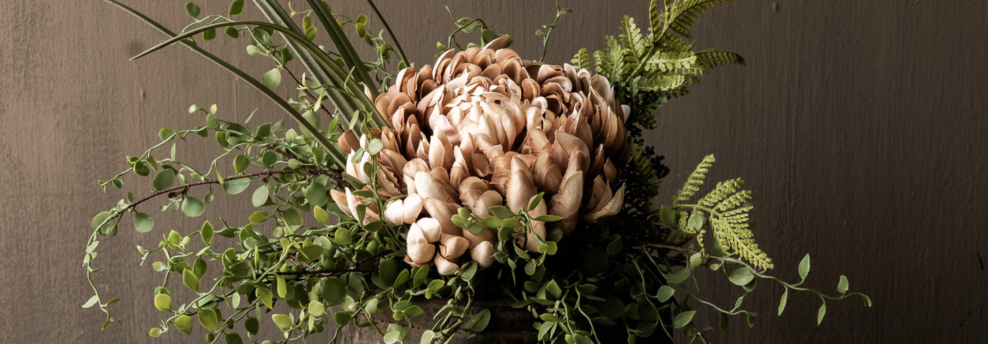 Blumenstrauß aus künstlichen Blumen