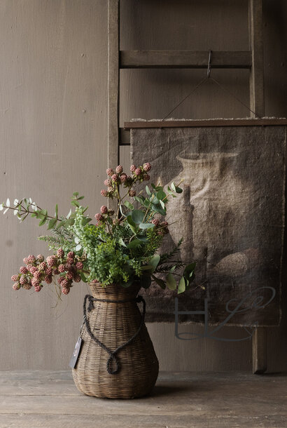 Kunstblumenstrauß mit Brombeeren