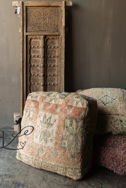 Marokkaanse  Berber kussen in zachte pastel kleuren