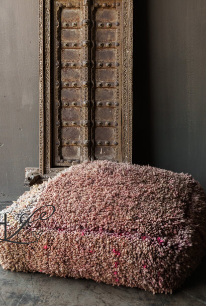 Marokkaanse  Berber kussen in zachte pastel kleuren