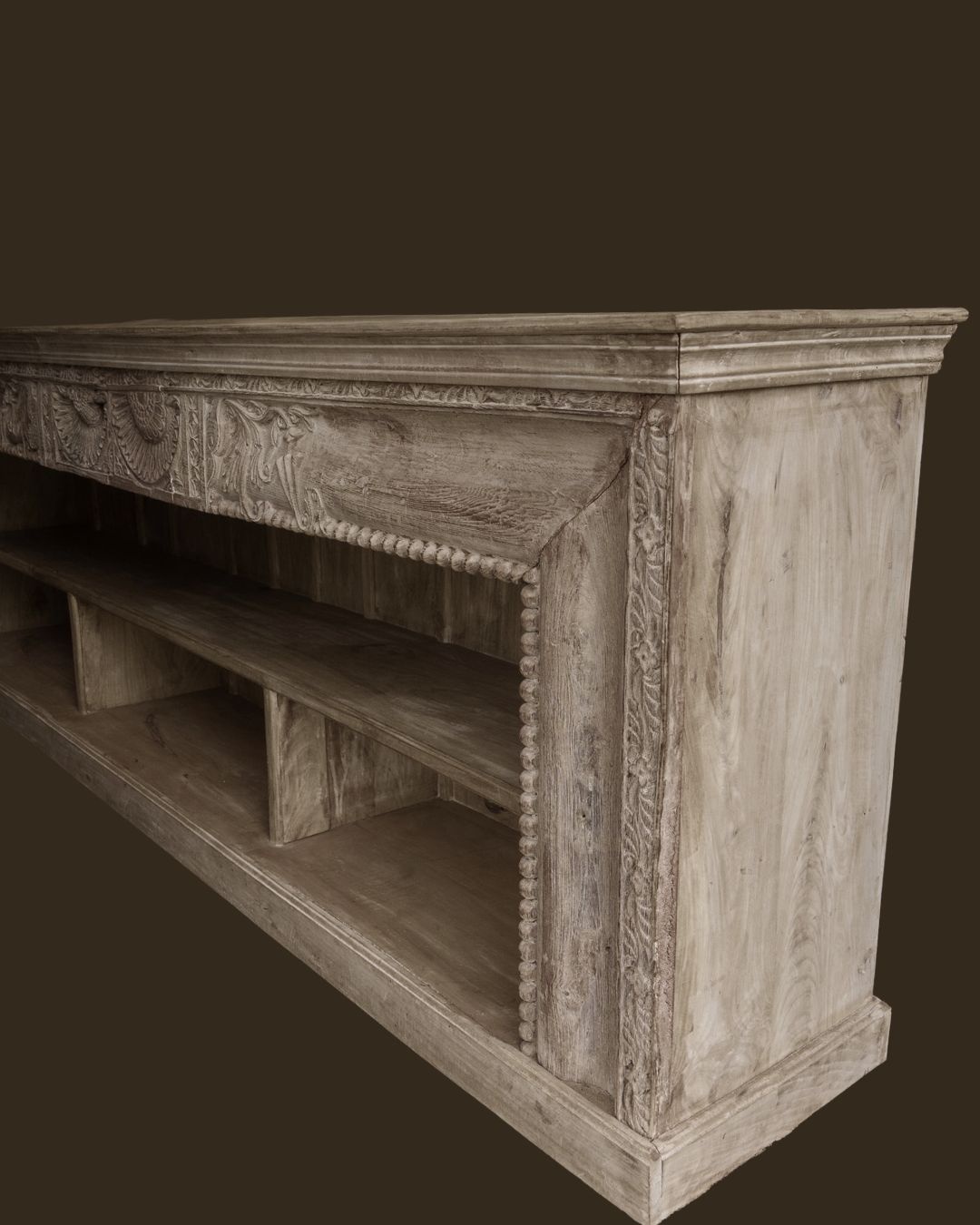 open vakken dressoir met houtsijwerk-6