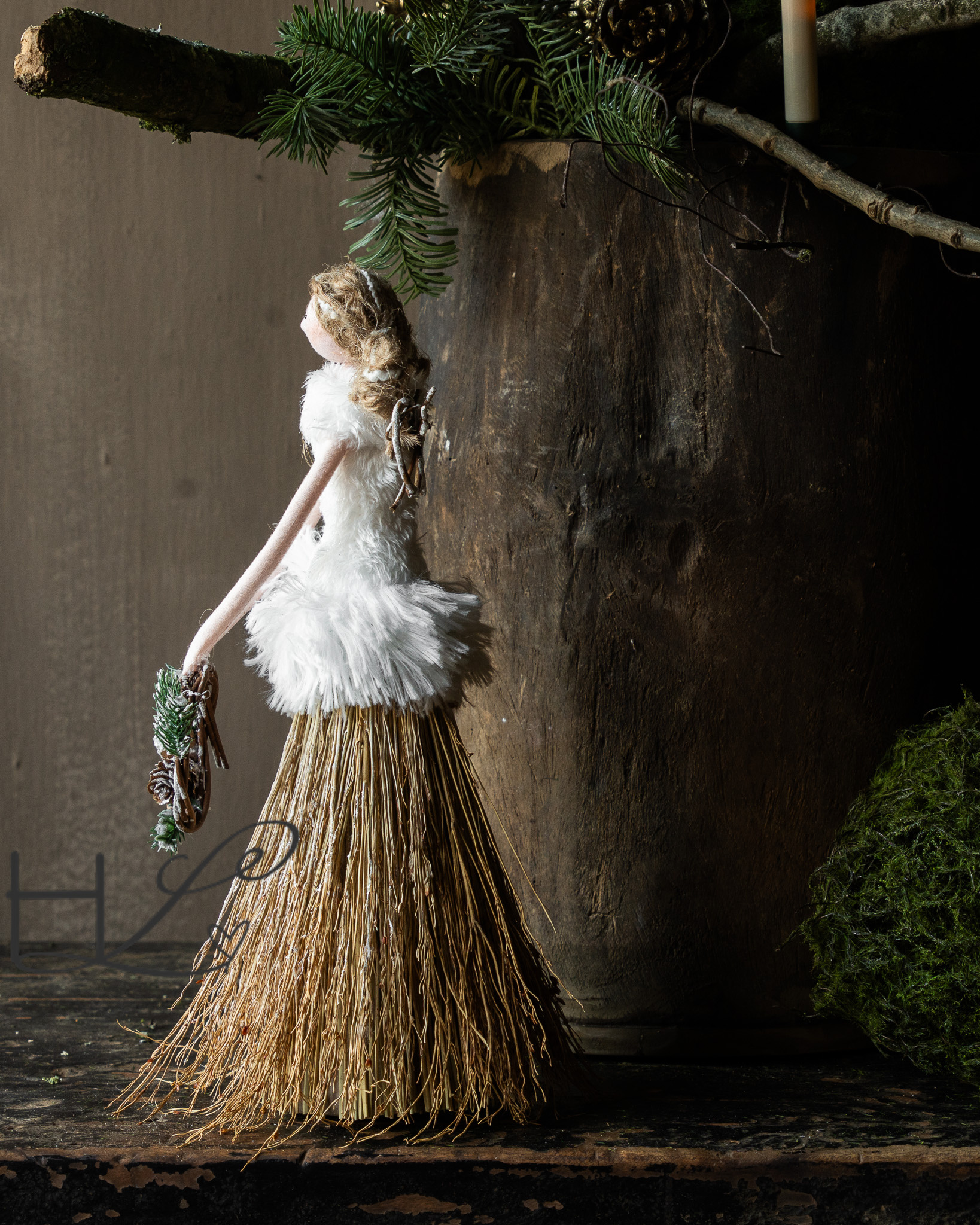 Wicker Angel with White Fur Dress-2