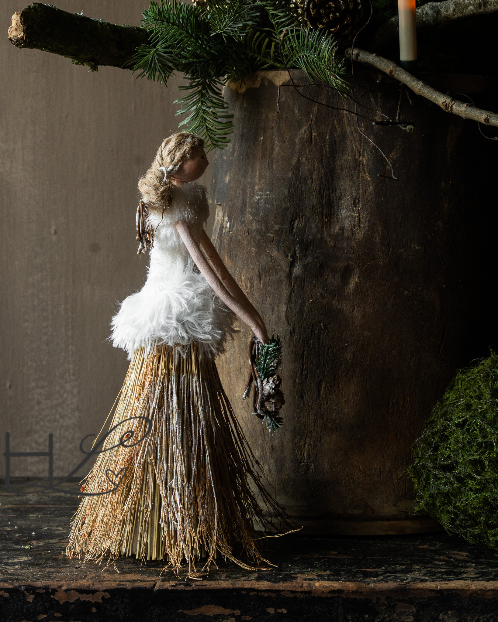 Wicker Angel with White Fur Dress-4