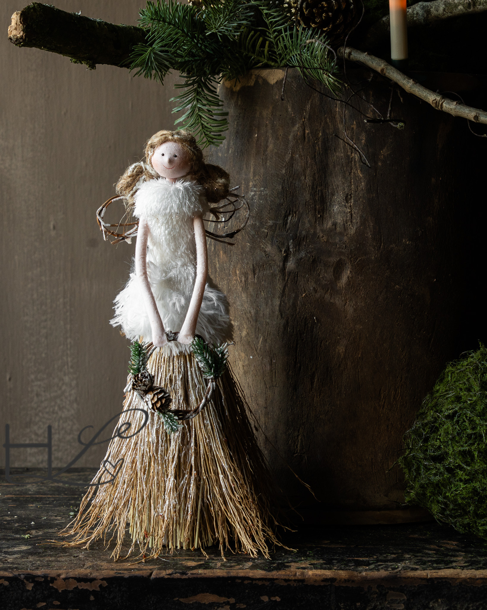 Wicker Angel with White Fur Dress-1