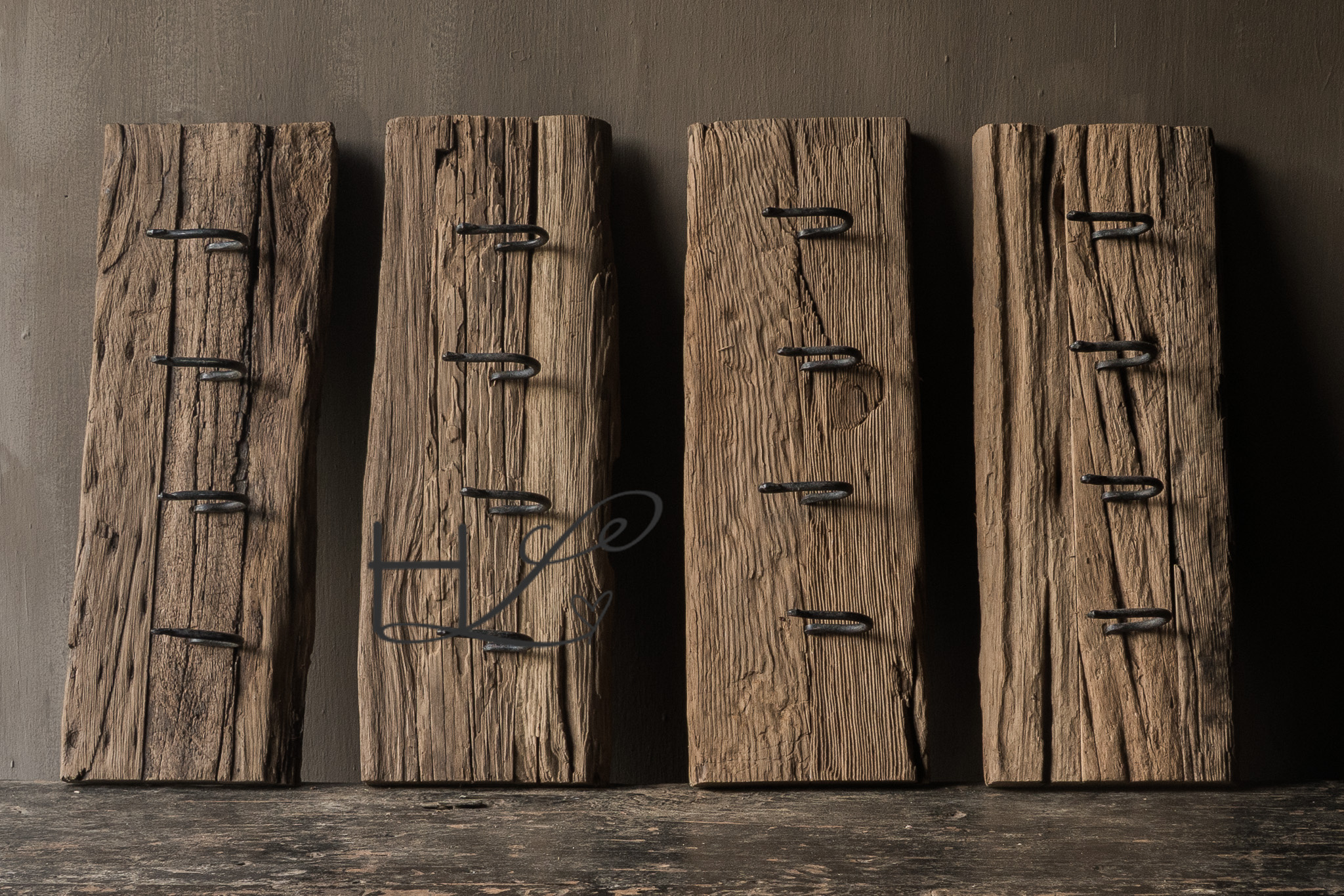 Garderobenständer aus altem Eisenbahnholz mit 4 Eisenhaken 65cm-2