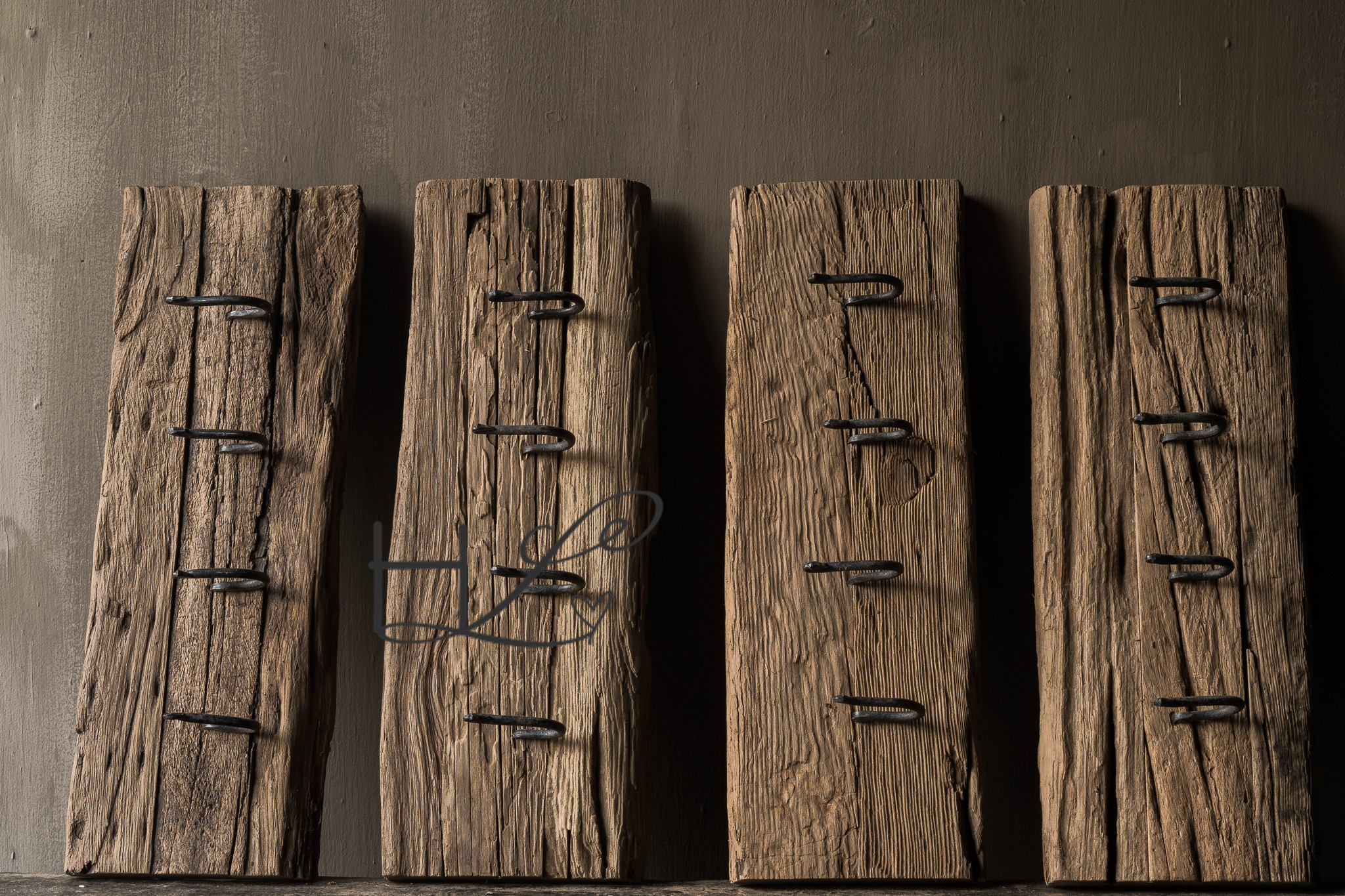 Garderobenständer aus altem Eisenbahnholz mit 4 Eisenhaken 65cm-3
