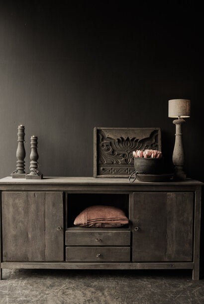 Wunderschönes, stabiles Sideboard aus altem, wiederverwertetem Holz.