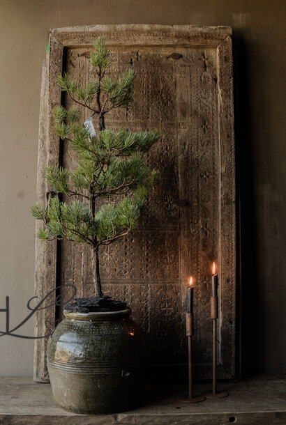 Antieke kruik met een mooie groene door de tijd getekende glazuurlaag