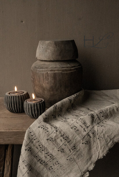 Abgenutztes Leinentuch – Die erste Weihnacht