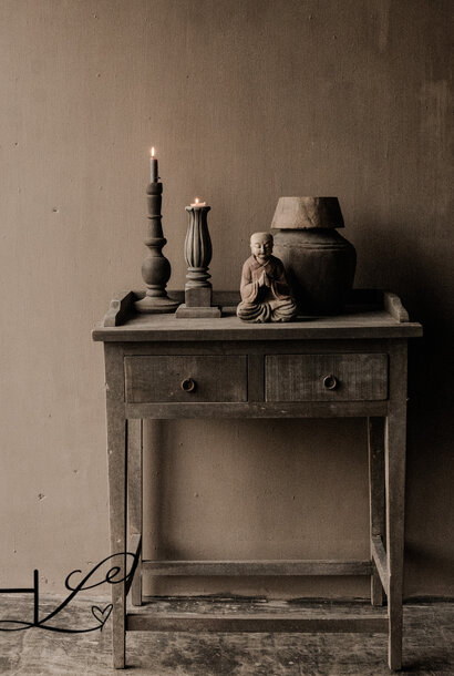 Einzigartiger hoher Holztisch mit 2 Schubladen