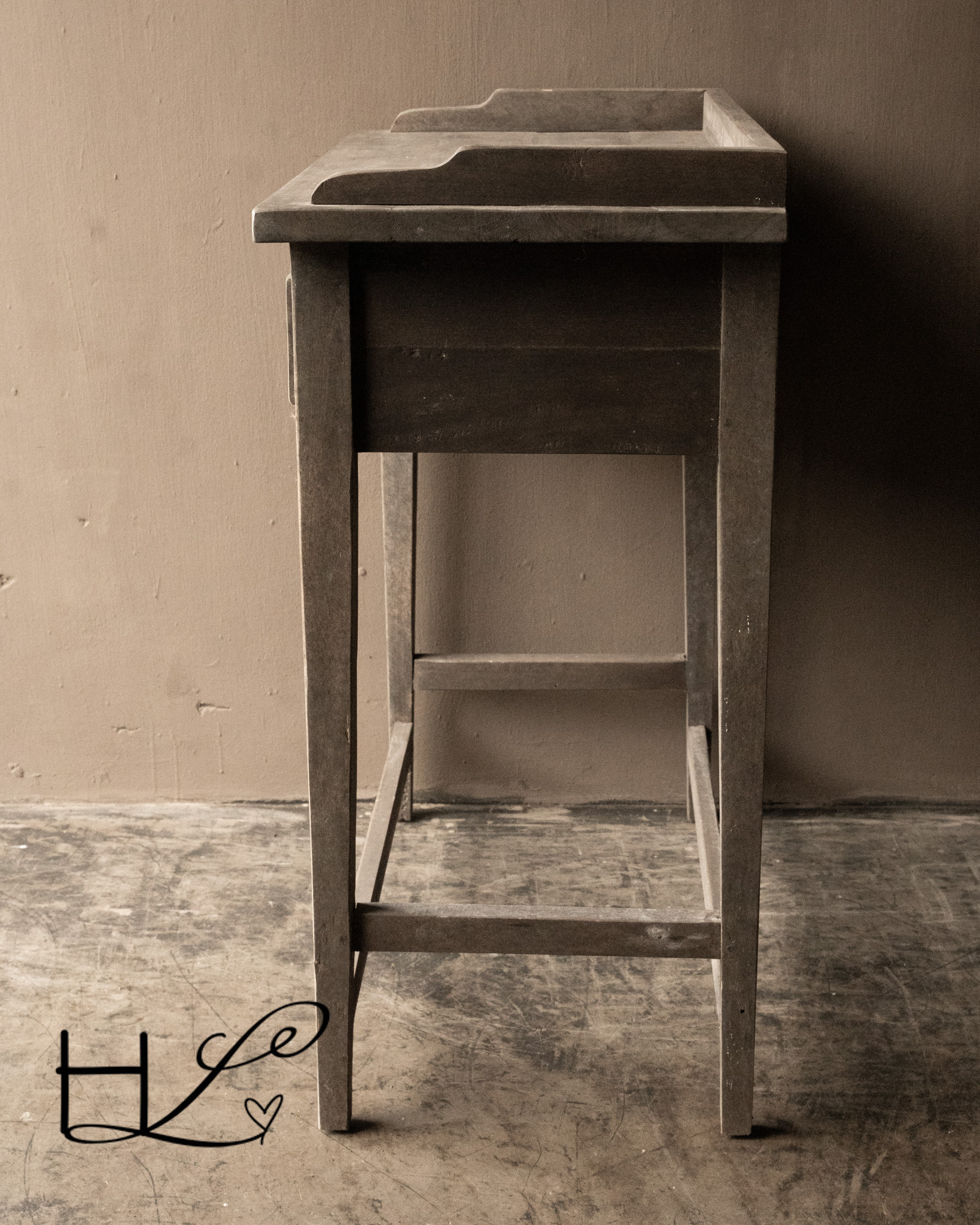 Uniek hoog houten tafeltje met 2 lades-5